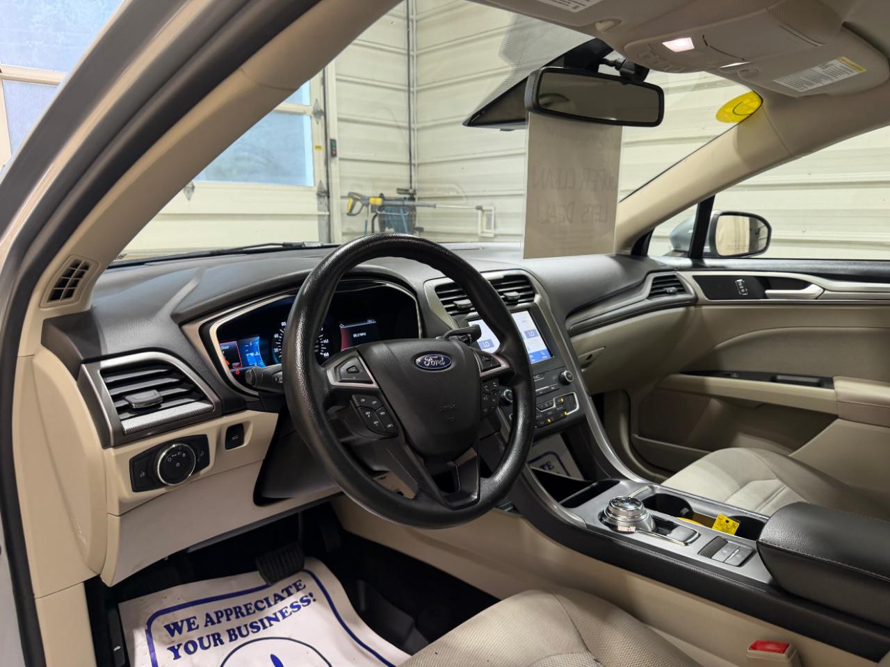 Ford Fusion SE FWD 2020