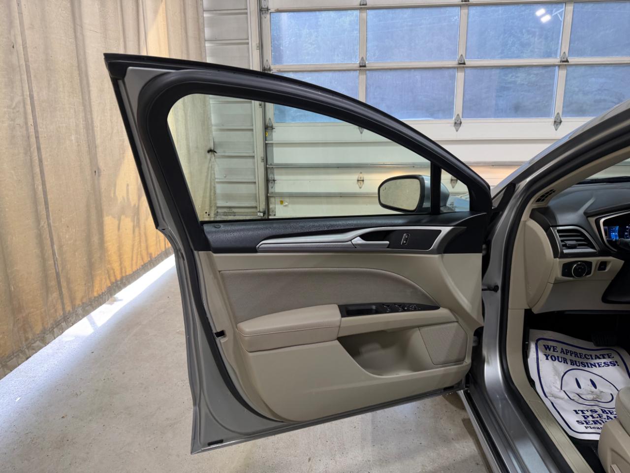 Ford Fusion SE FWD 2020