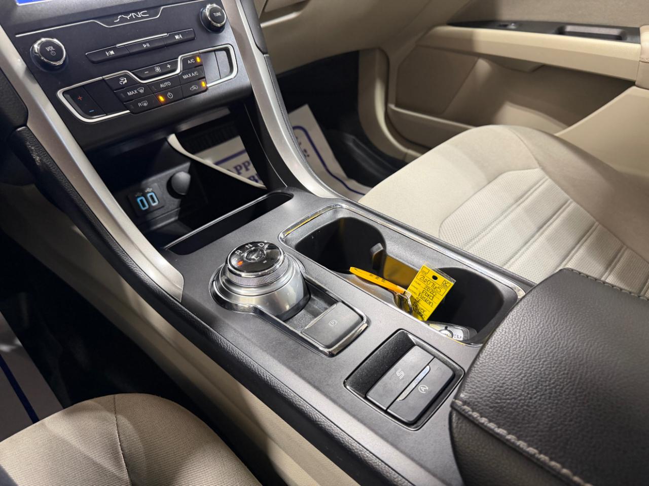 Ford Fusion SE FWD 2020