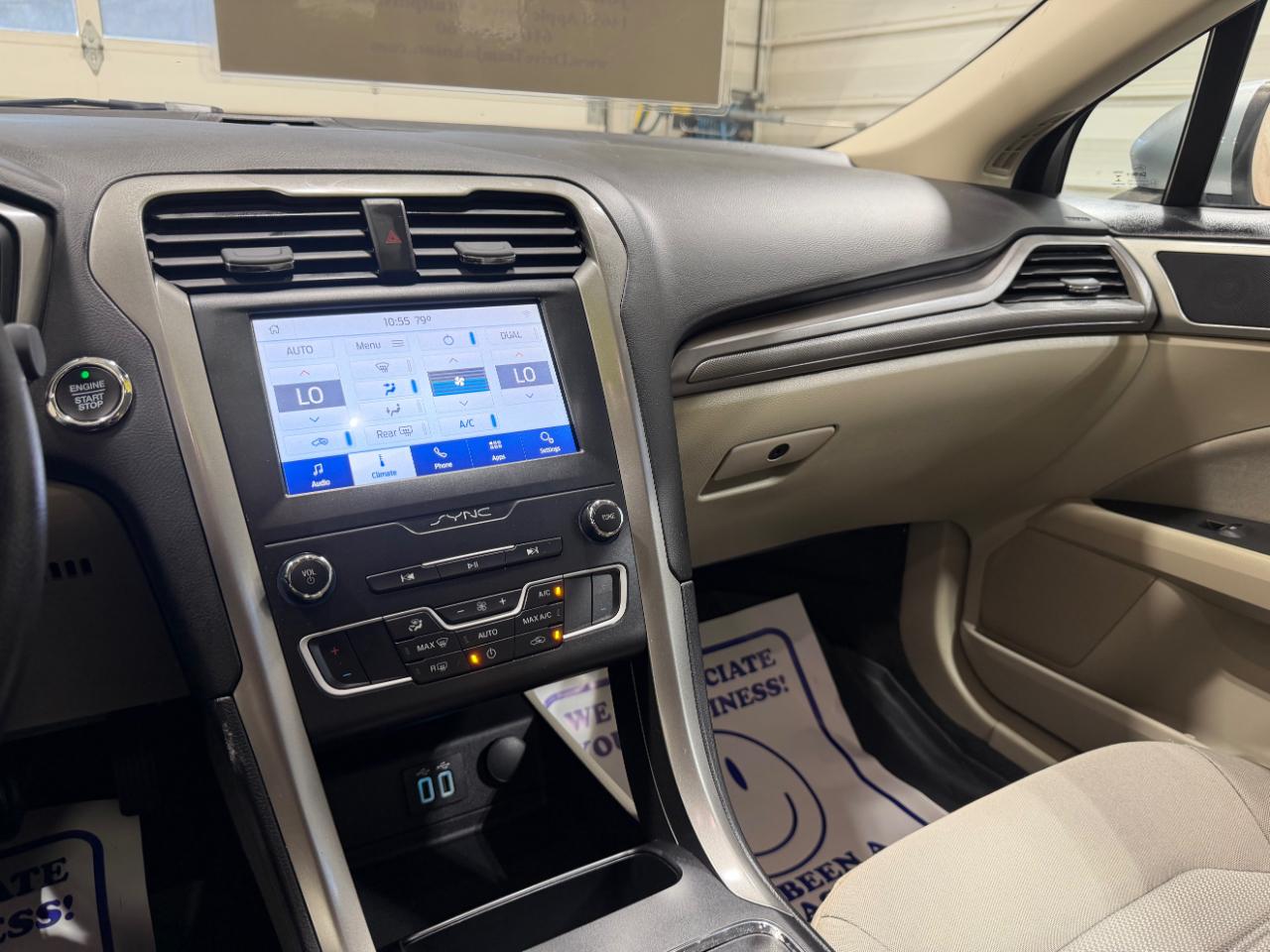 Ford Fusion SE FWD 2020