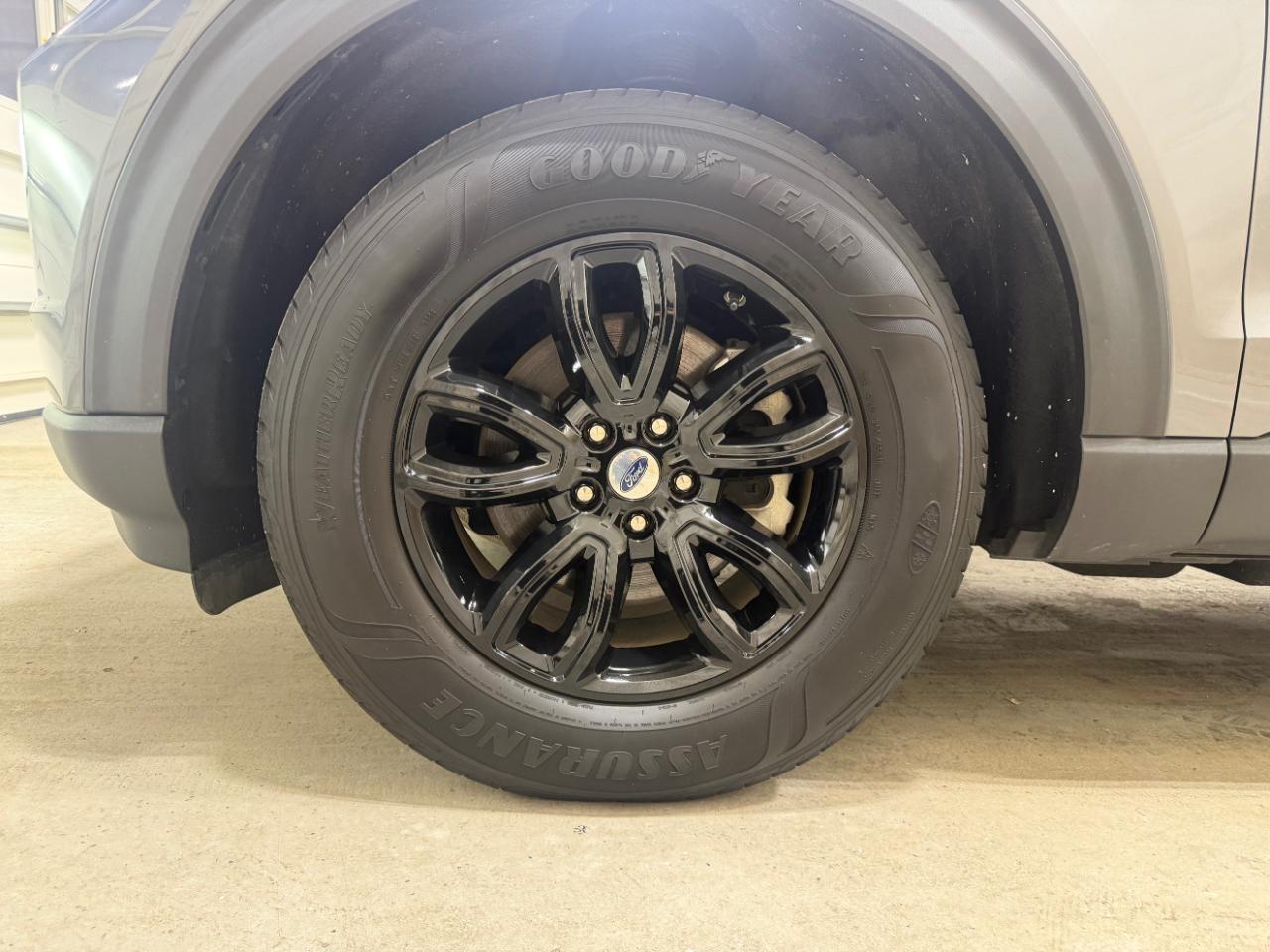 Ford Explorer Base 4WD 2021