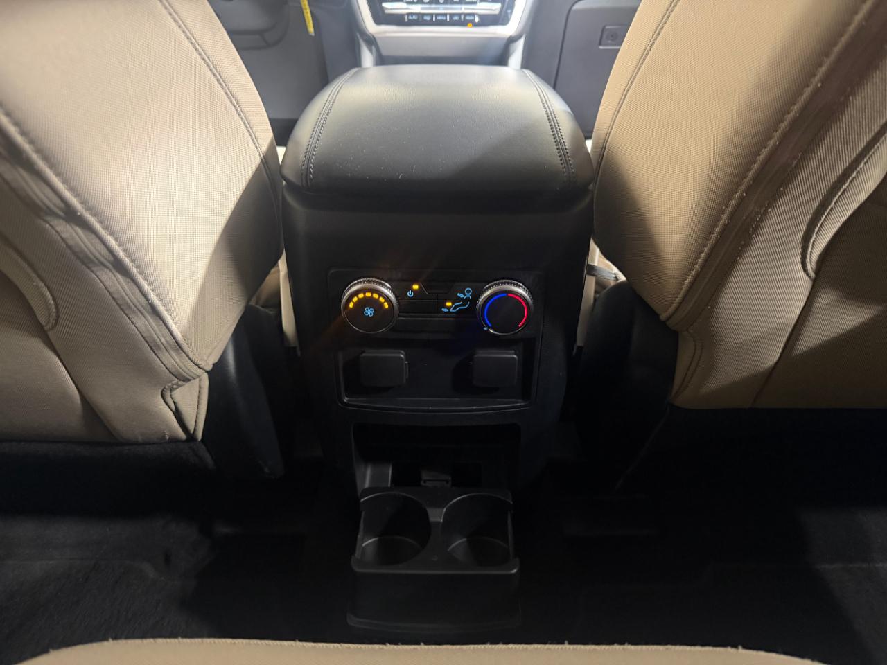 Ford Explorer Base 4WD 2021