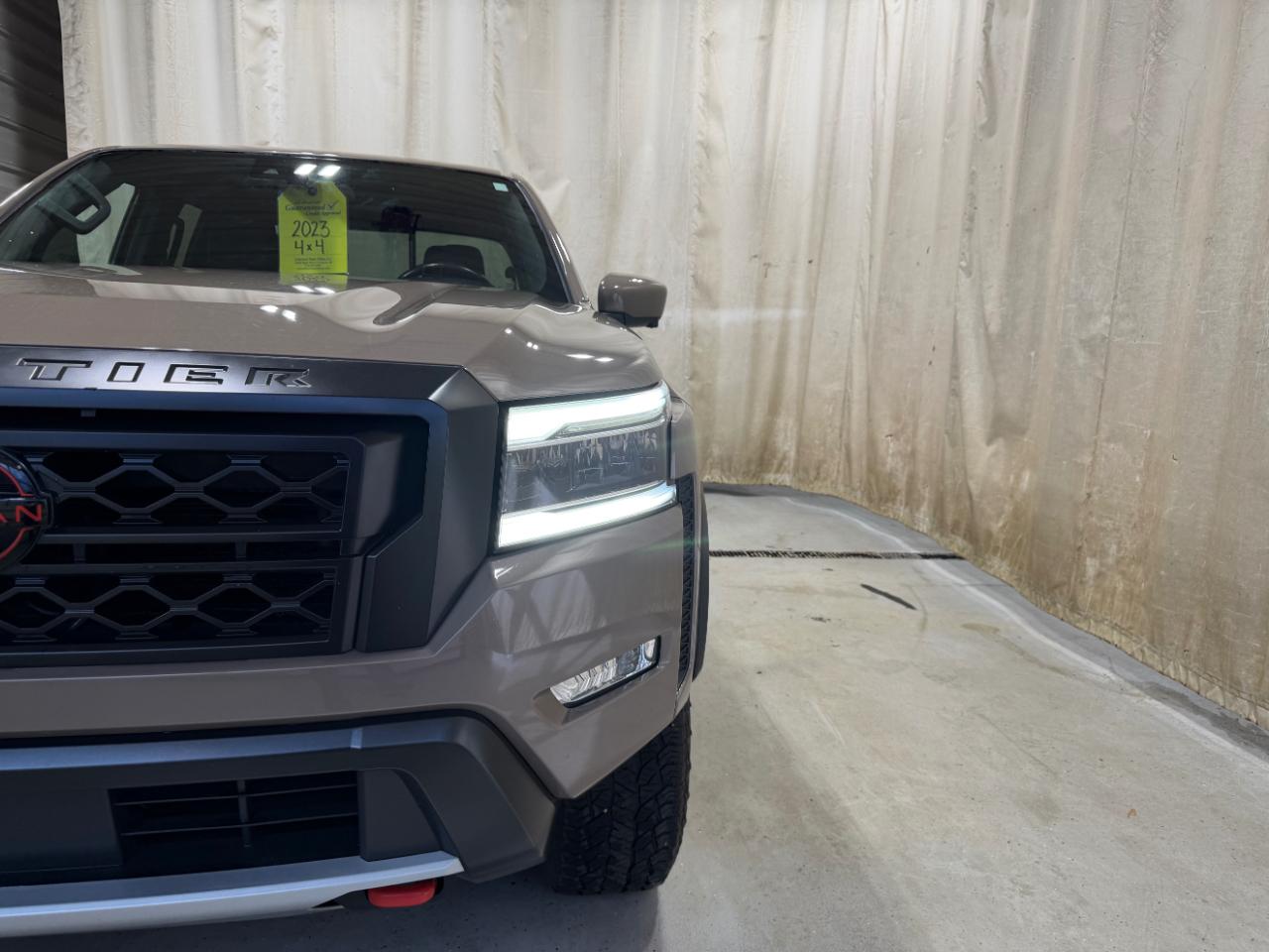 Nissan Frontier Crew Cab 4x4 PRO-4X Auto 2023