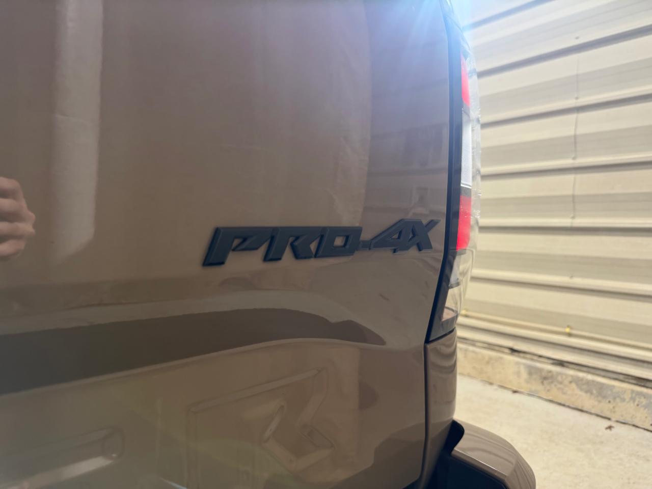 Nissan Frontier Crew Cab 4x4 PRO-4X Auto 2023