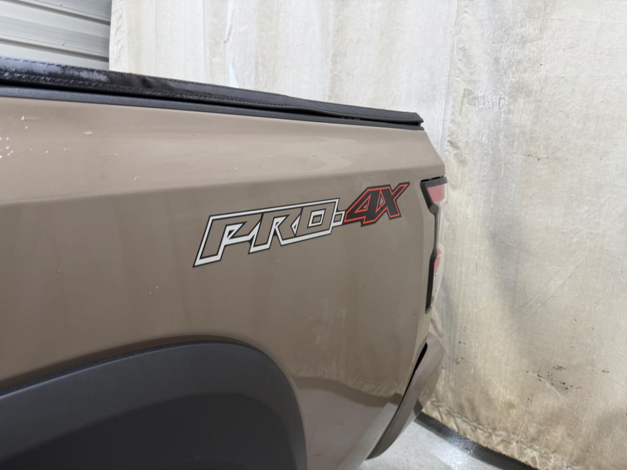 Nissan Frontier Crew Cab 4x4 PRO-4X Auto 2023