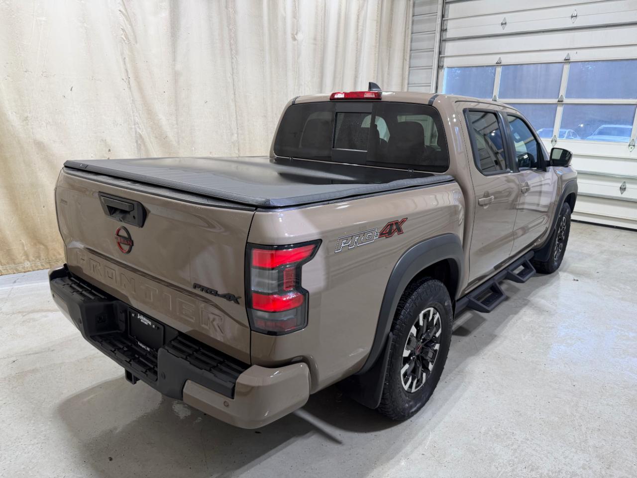 Nissan Frontier Crew Cab 4x4 PRO-4X Auto 2023