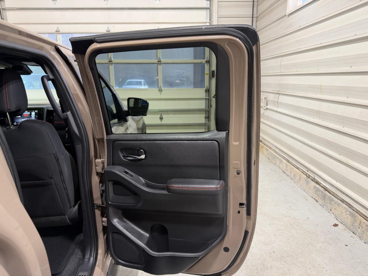 Nissan Frontier Crew Cab 4x4 PRO-4X Auto 2023