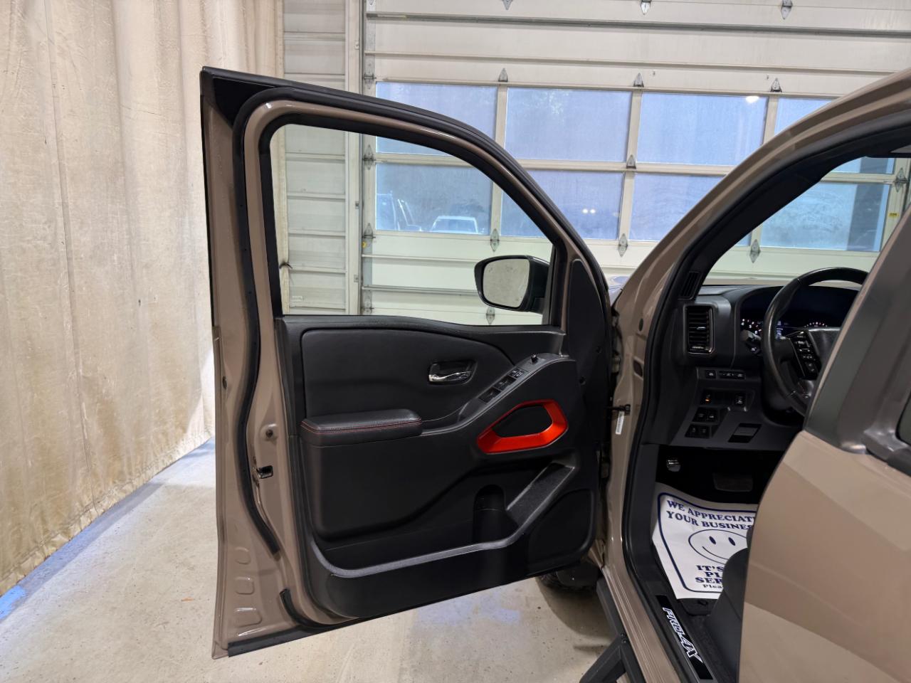 Nissan Frontier Crew Cab 4x4 PRO-4X Auto 2023