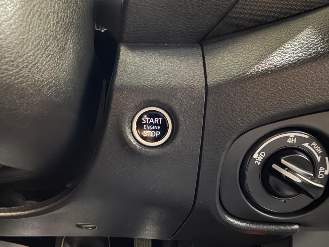 Nissan Frontier Crew Cab 4x4 PRO-4X Auto 2023