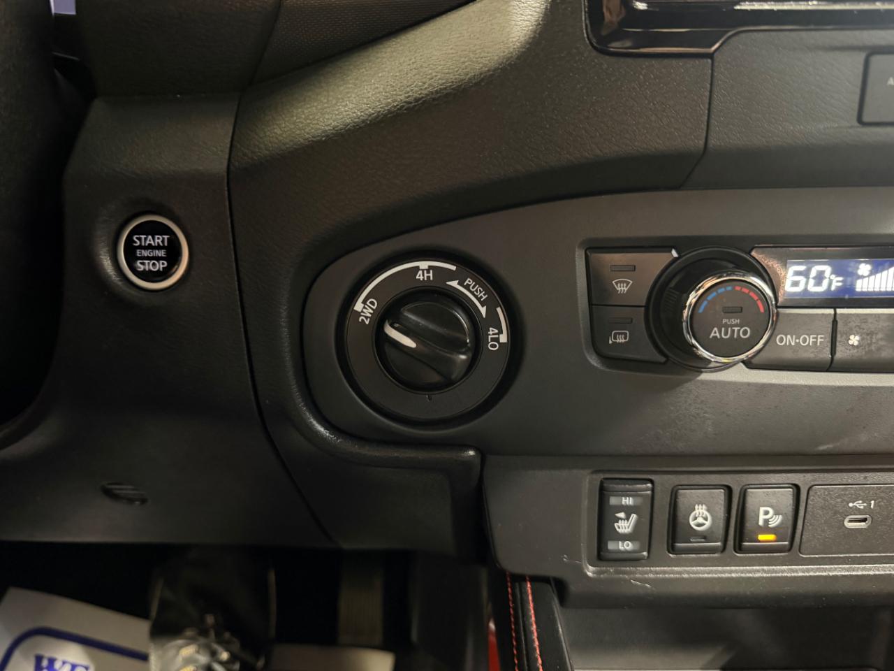 Nissan Frontier Crew Cab 4x4 PRO-4X Auto 2023