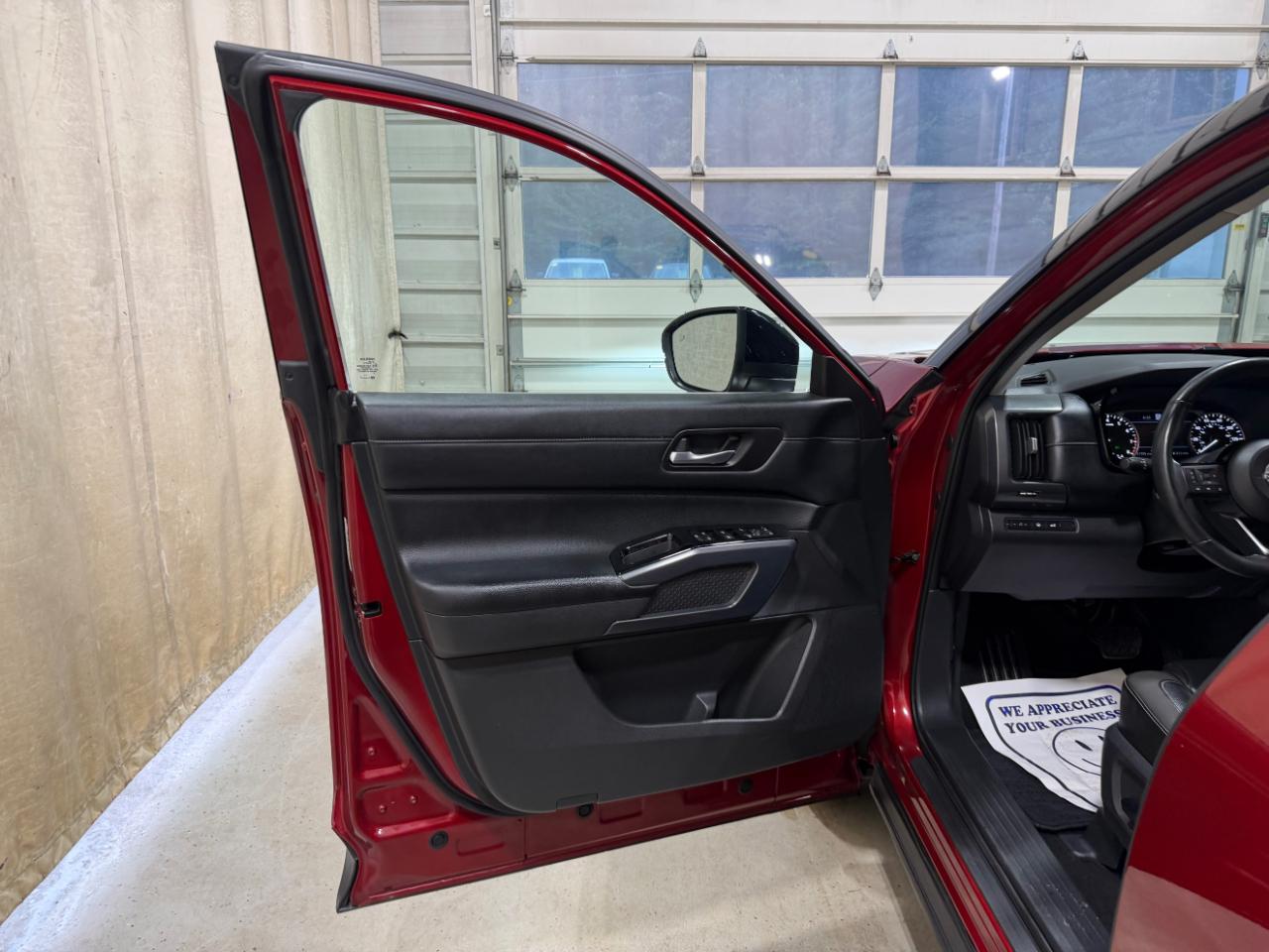 Nissan Pathfinder SL 4WD 2023
