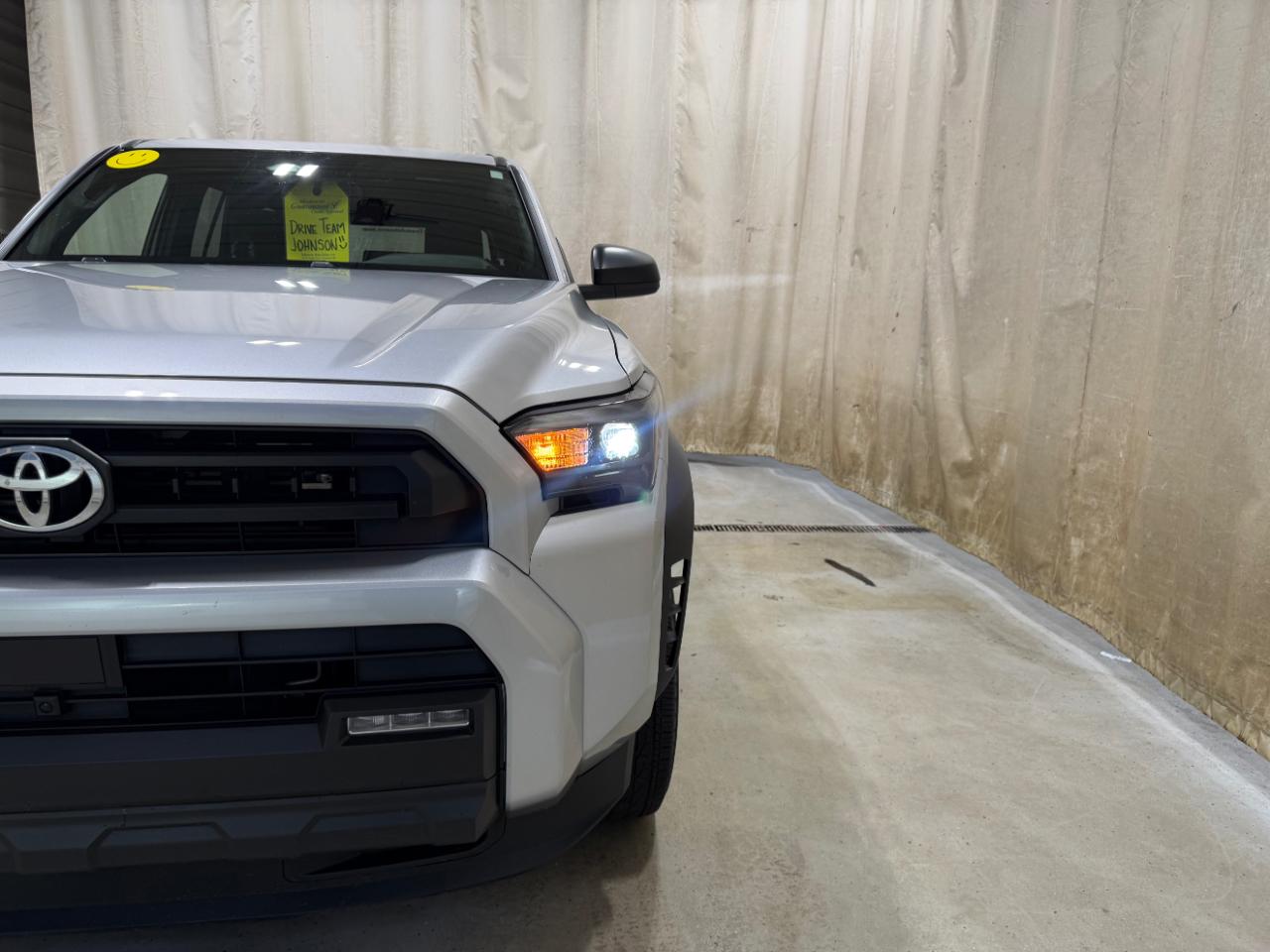 Toyota 4Runner SR5 4WD (Natl) 2025
