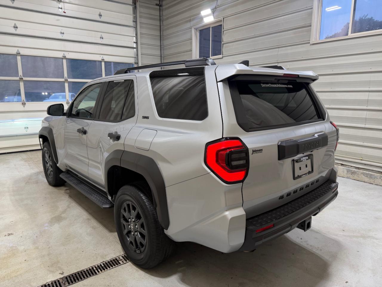 Toyota 4Runner SR5 4WD (Natl) 2025