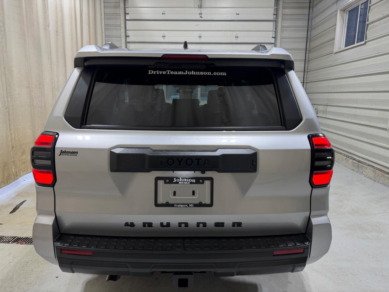 Toyota 4Runner SR5 4WD (Natl) 2025