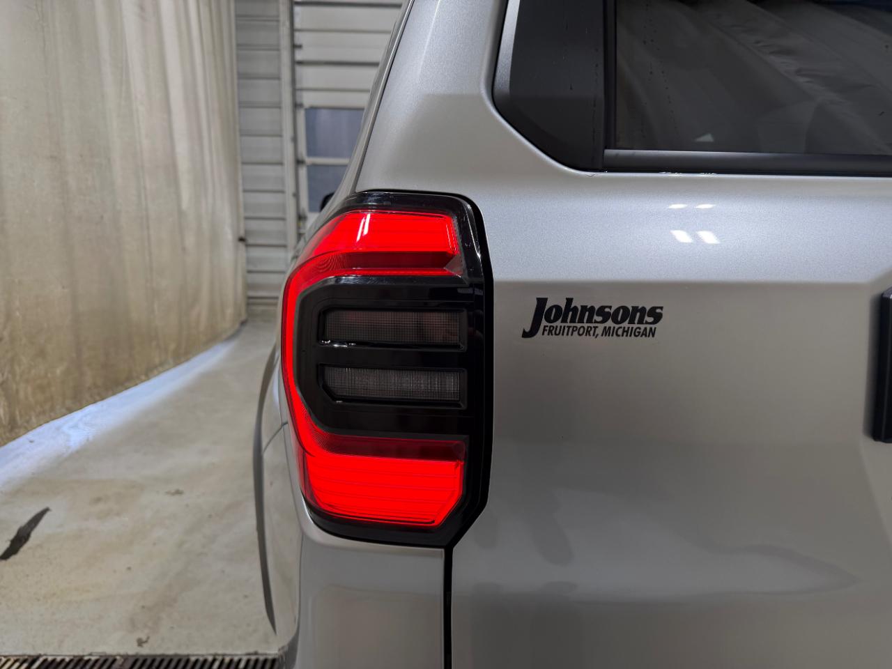 Toyota 4Runner SR5 4WD (Natl) 2025