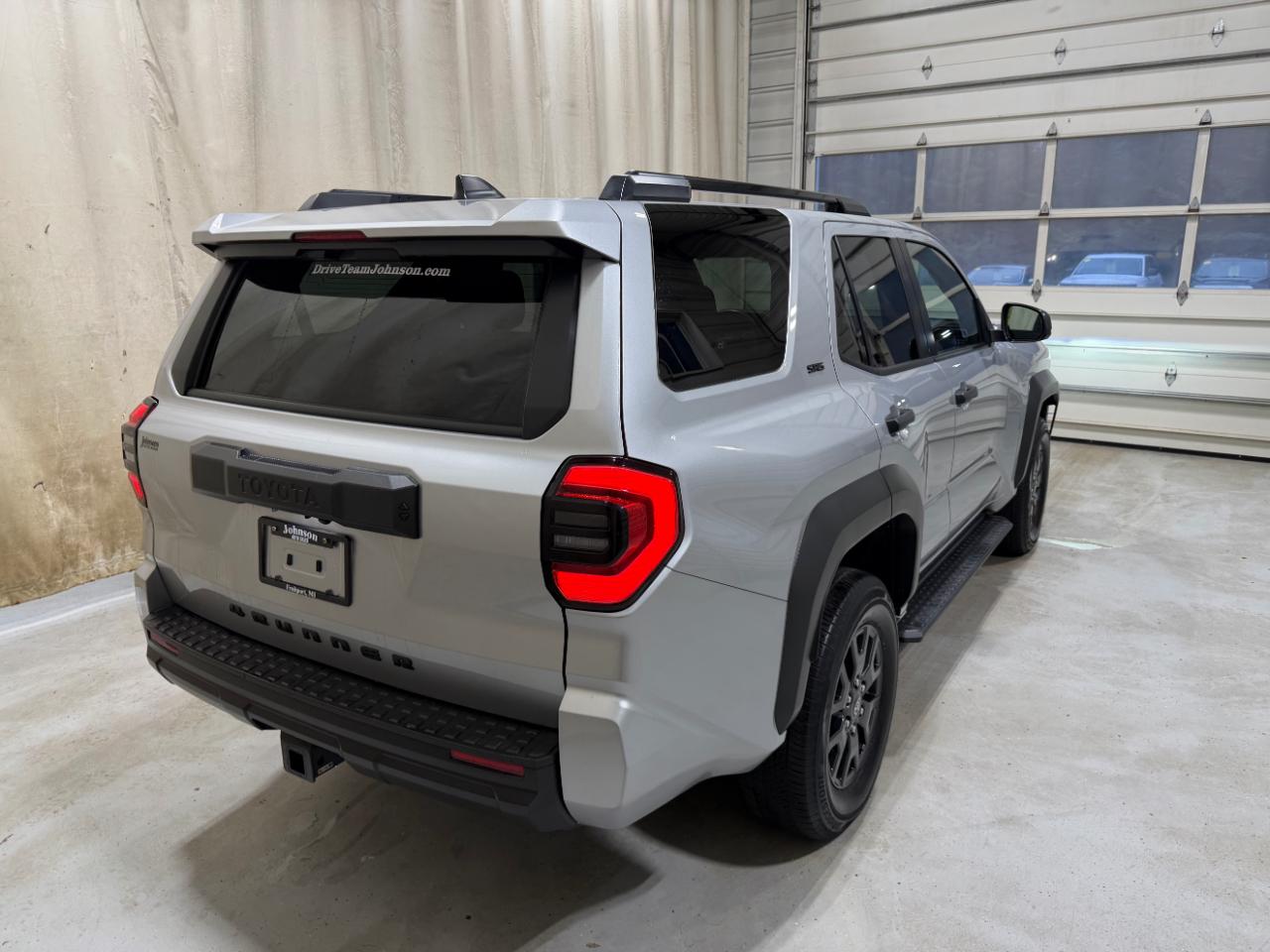 Toyota 4Runner SR5 4WD (Natl) 2025