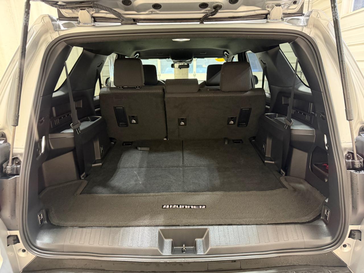 Toyota 4Runner SR5 4WD (Natl) 2025