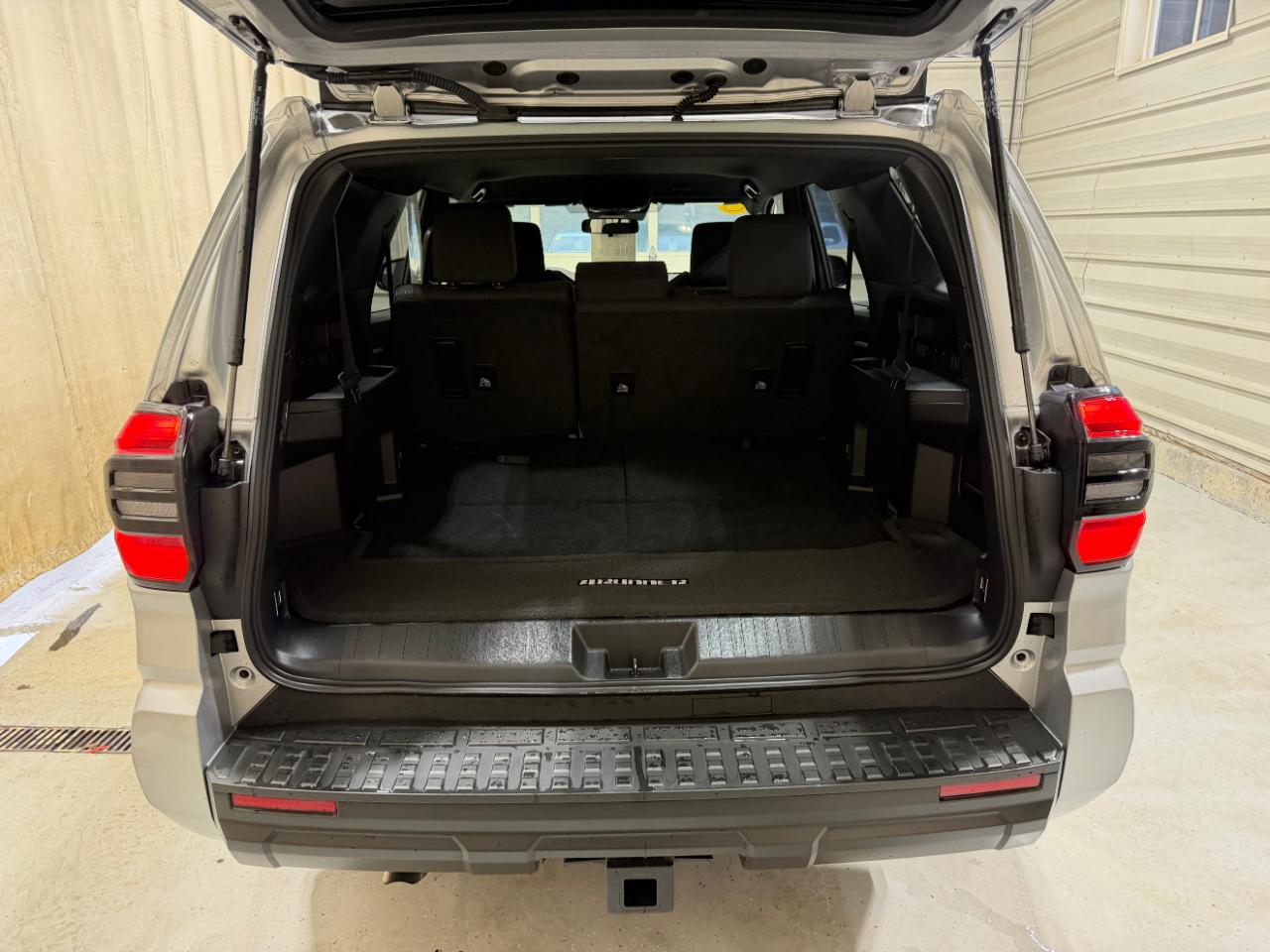 Toyota 4Runner SR5 4WD (Natl) 2025