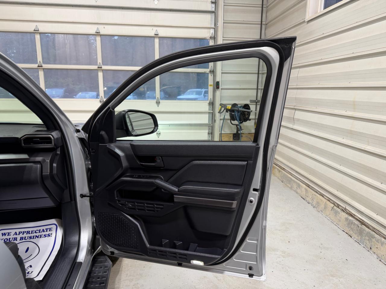 Toyota 4Runner SR5 4WD (Natl) 2025