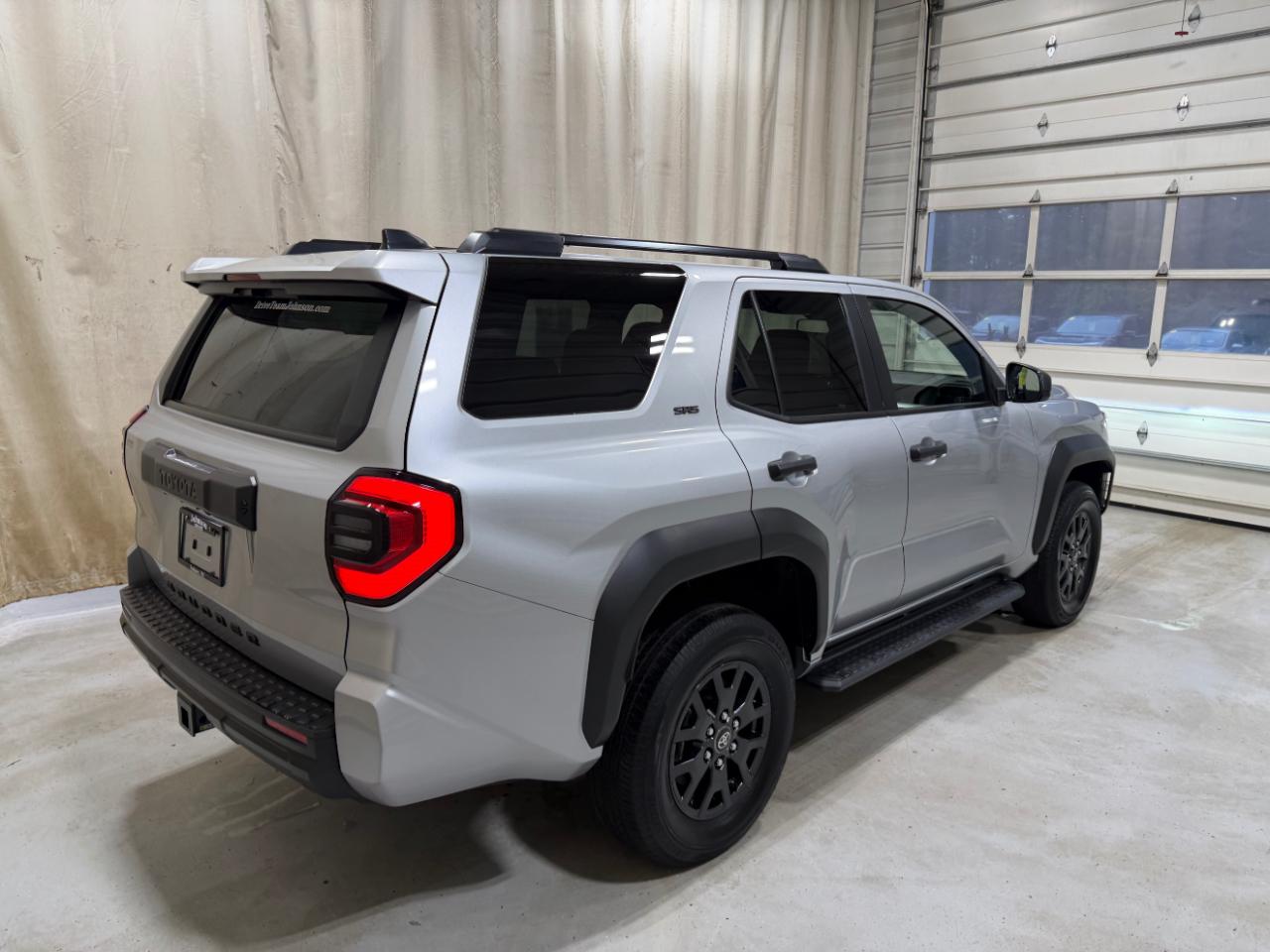Toyota 4Runner SR5 4WD (Natl) 2025