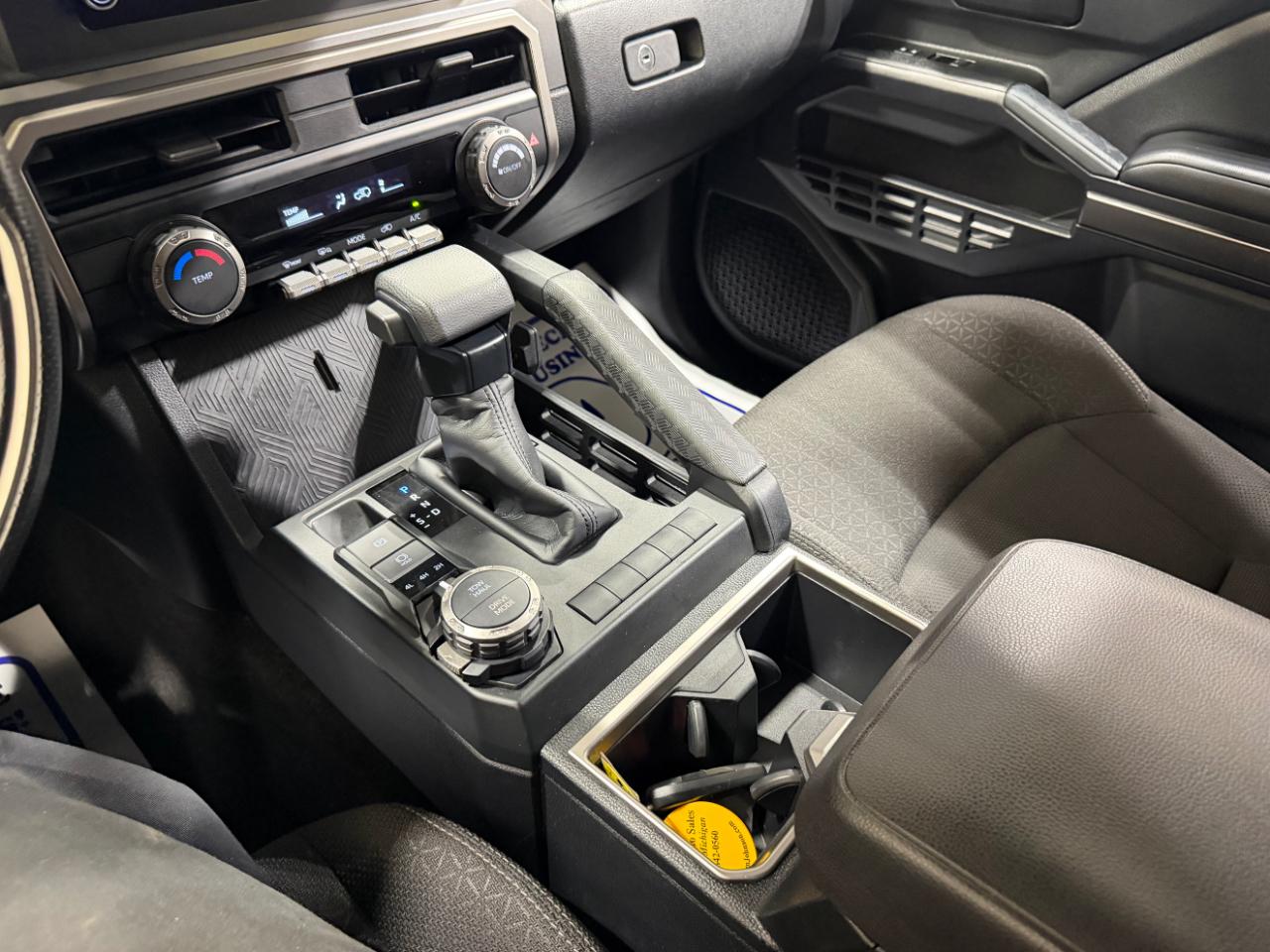 Toyota 4Runner SR5 4WD (Natl) 2025