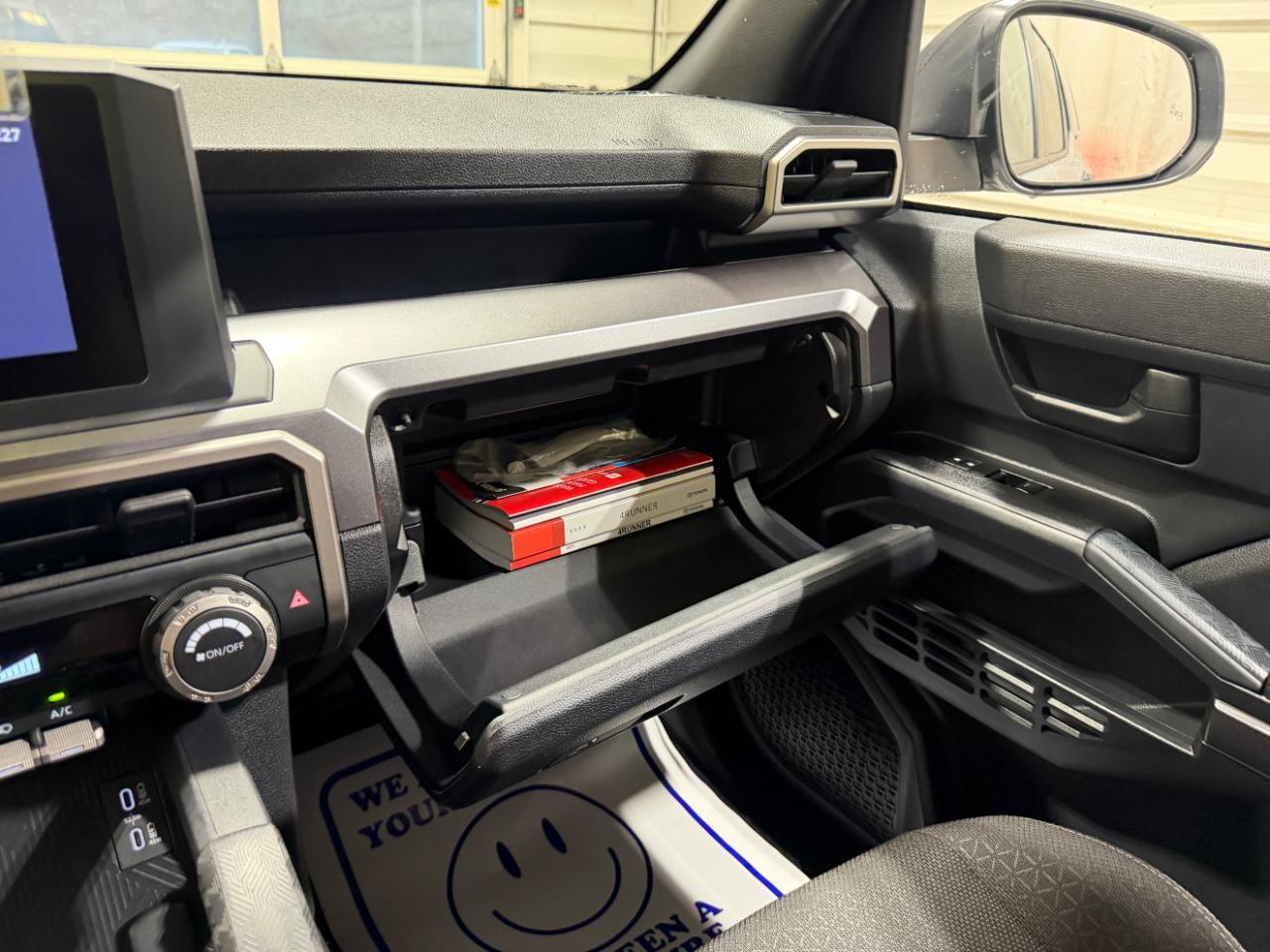 Toyota 4Runner SR5 4WD (Natl) 2025