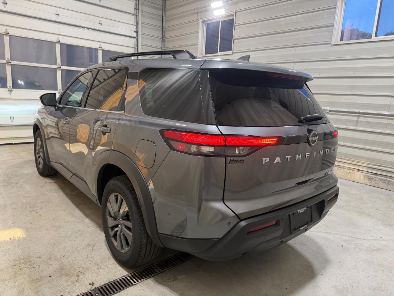 Nissan Pathfinder SV 4WD 2024