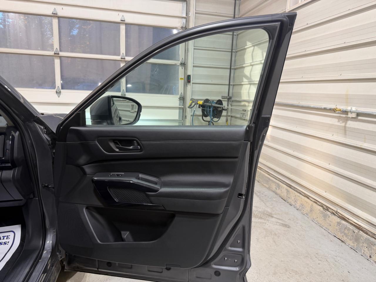 Nissan Pathfinder SV 4WD 2024