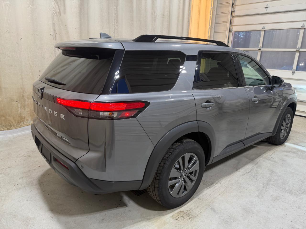 Nissan Pathfinder SV 4WD 2024