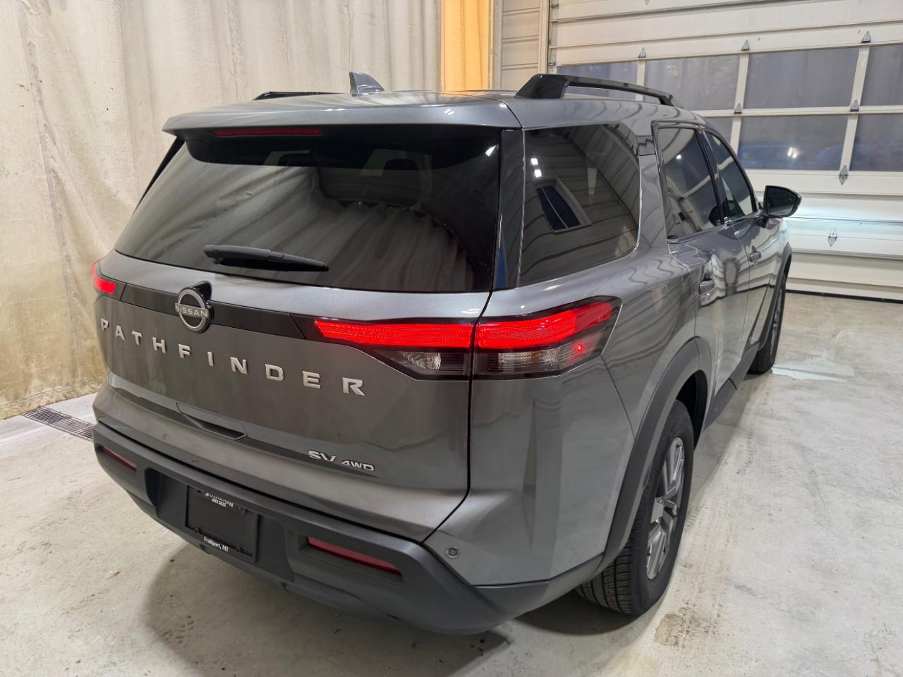 Nissan Pathfinder SV 4WD 2024