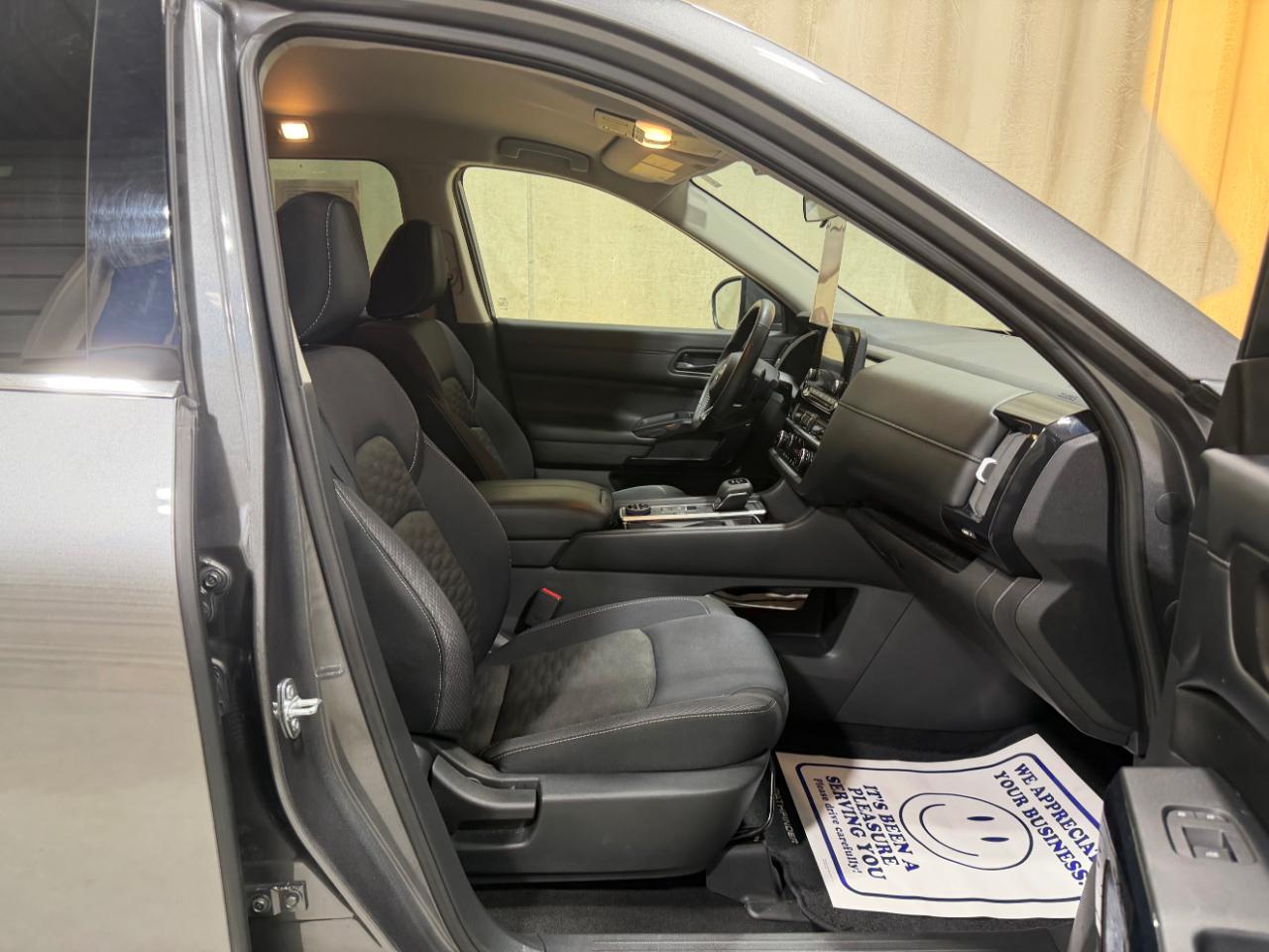 Nissan Pathfinder SV 4WD 2024