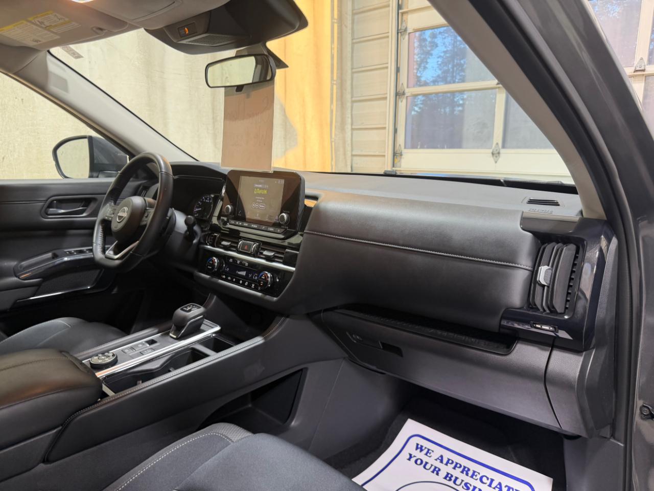 Nissan Pathfinder SV 4WD 2024