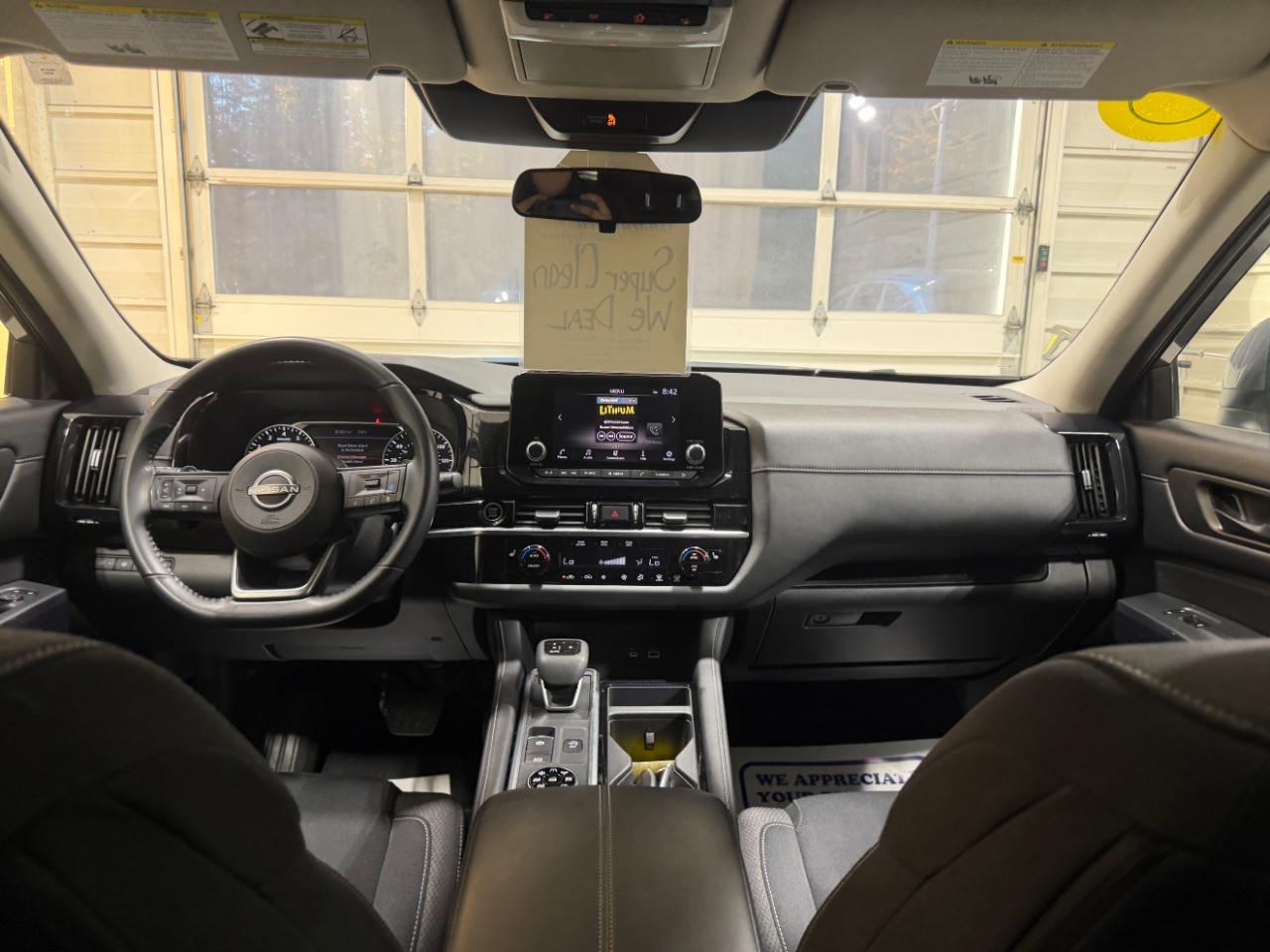 Nissan Pathfinder SV 4WD 2024