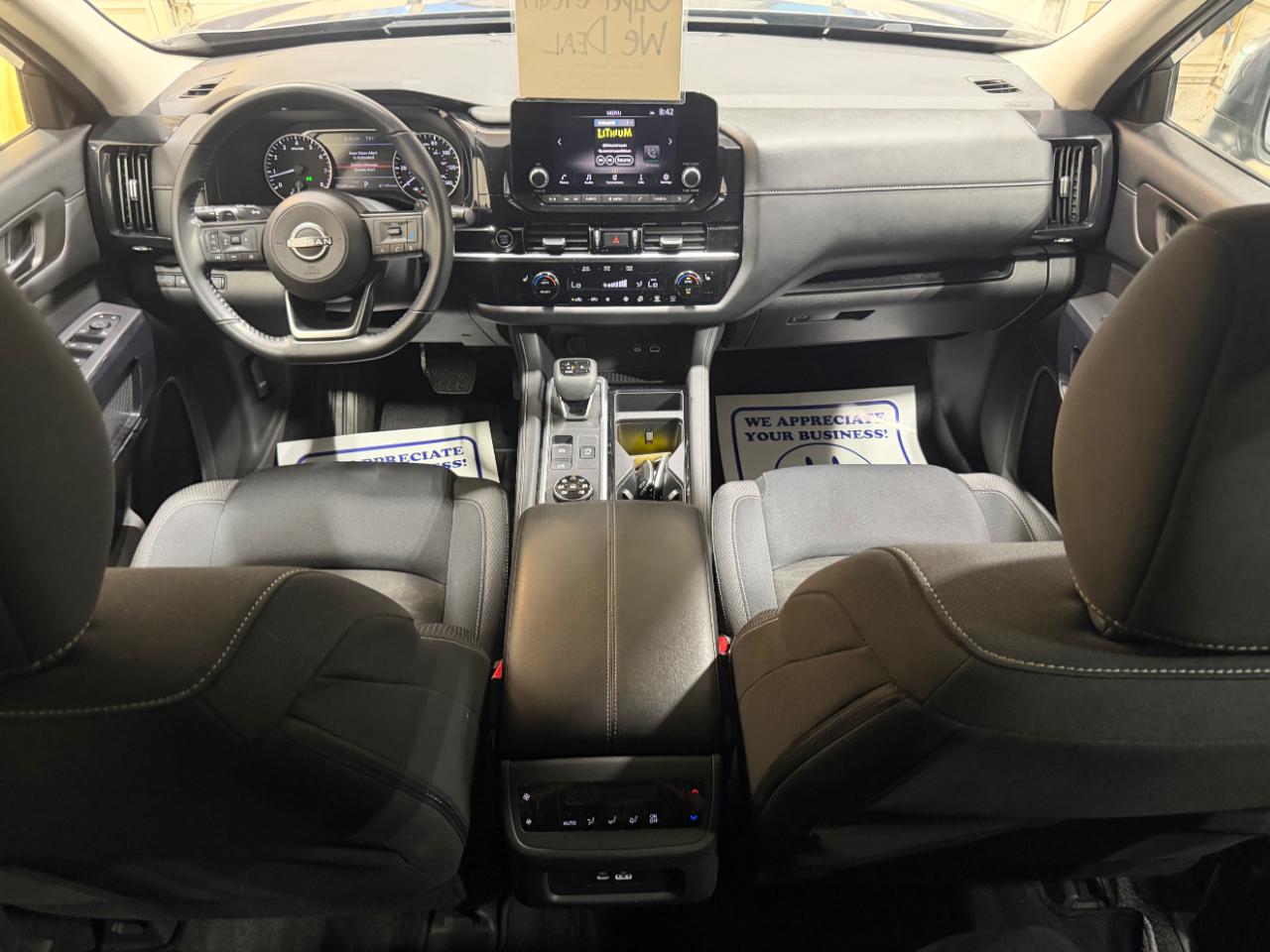 Nissan Pathfinder SV 4WD 2024
