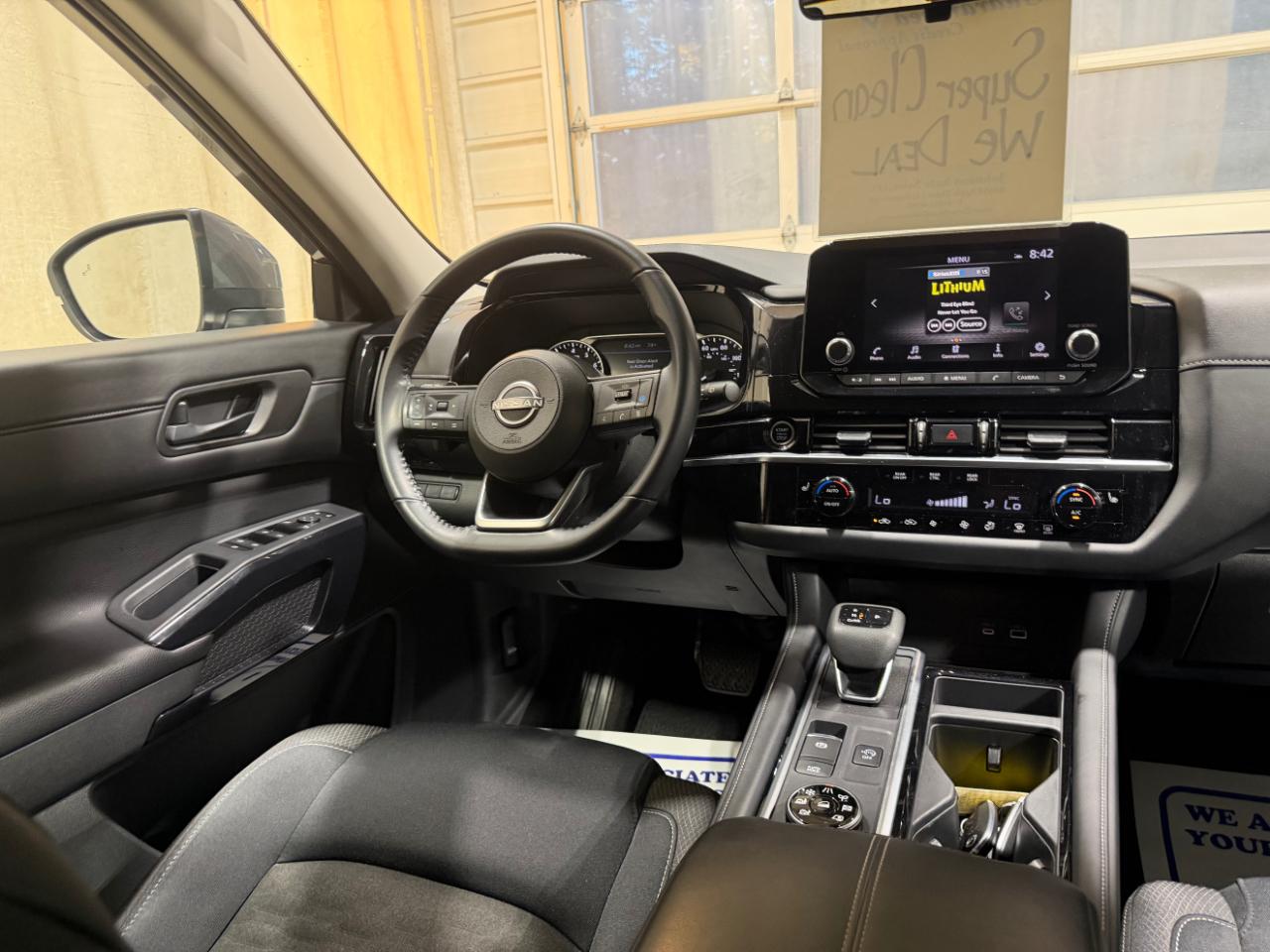 Nissan Pathfinder SV 4WD 2024