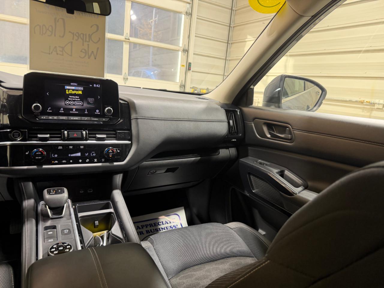 Nissan Pathfinder SV 4WD 2024
