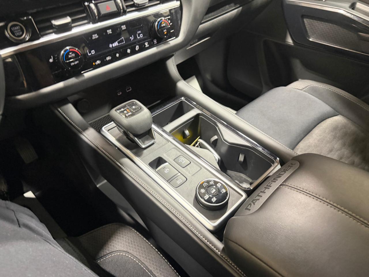 Nissan Pathfinder SV 4WD 2024