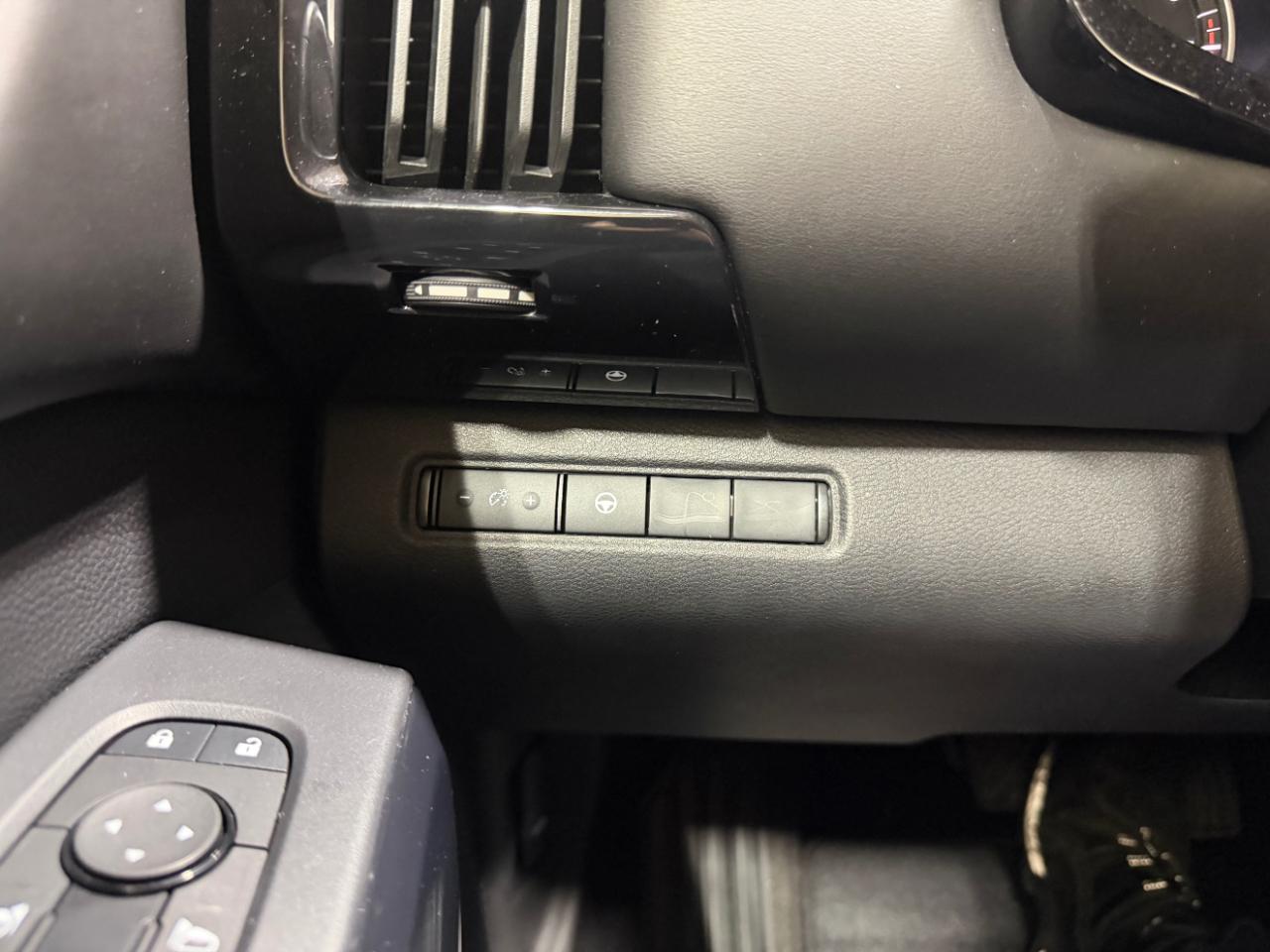 Nissan Pathfinder SV 4WD 2024