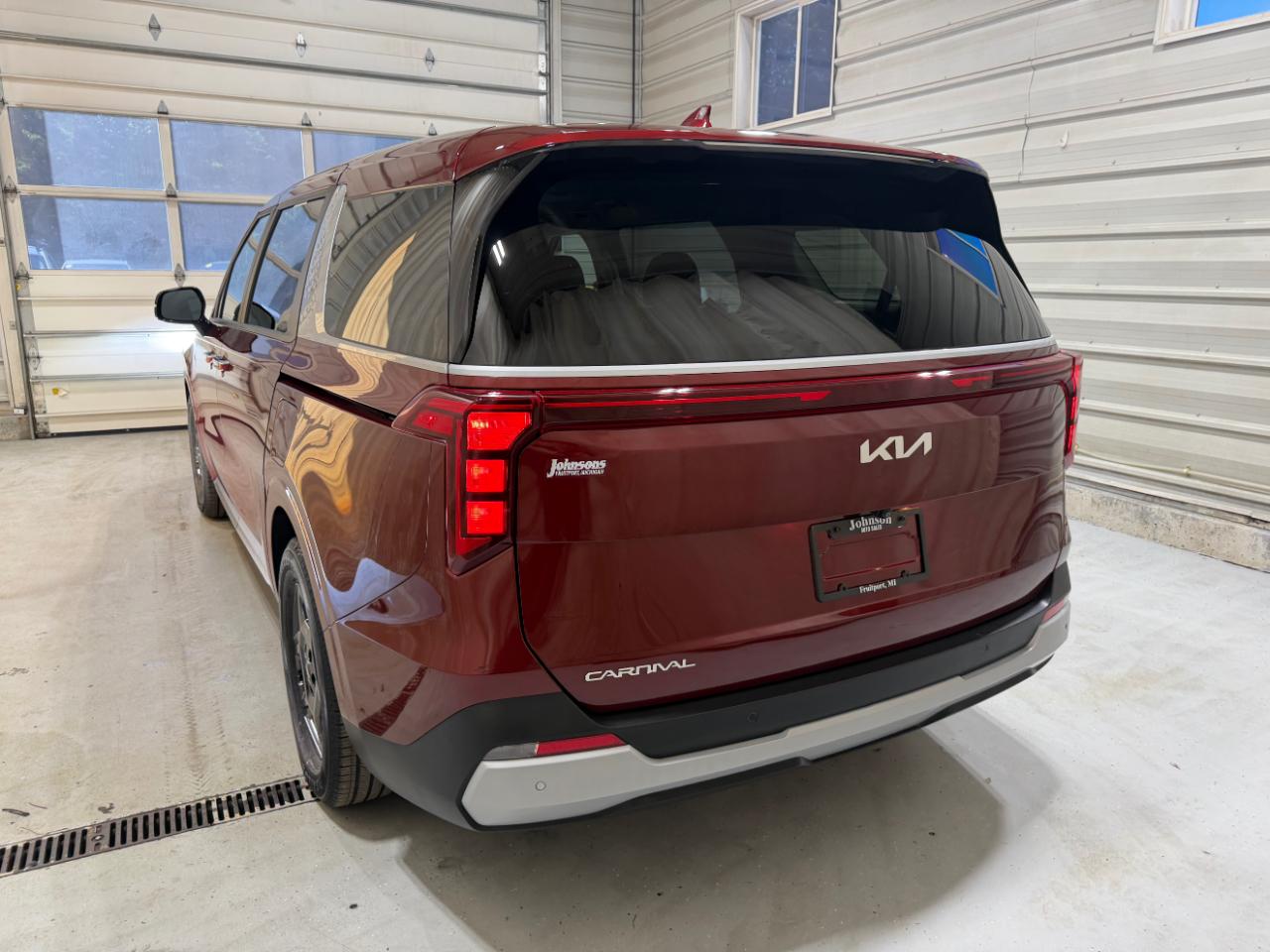 Kia Carnival LXS FWD 2025
