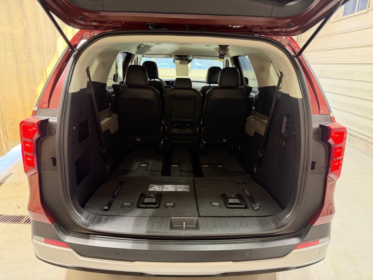 Kia Carnival LXS FWD 2025