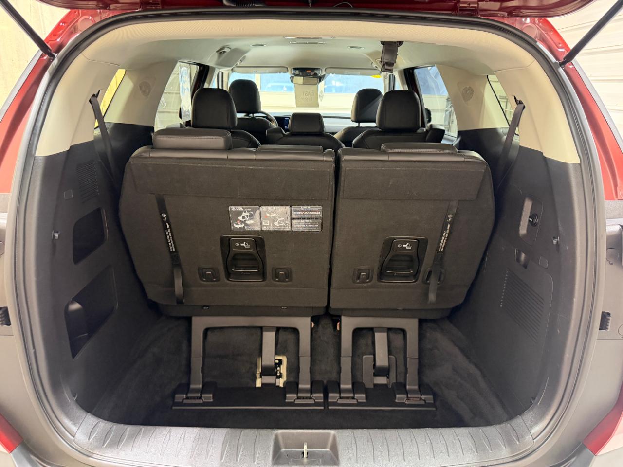 Kia Carnival LXS FWD 2025