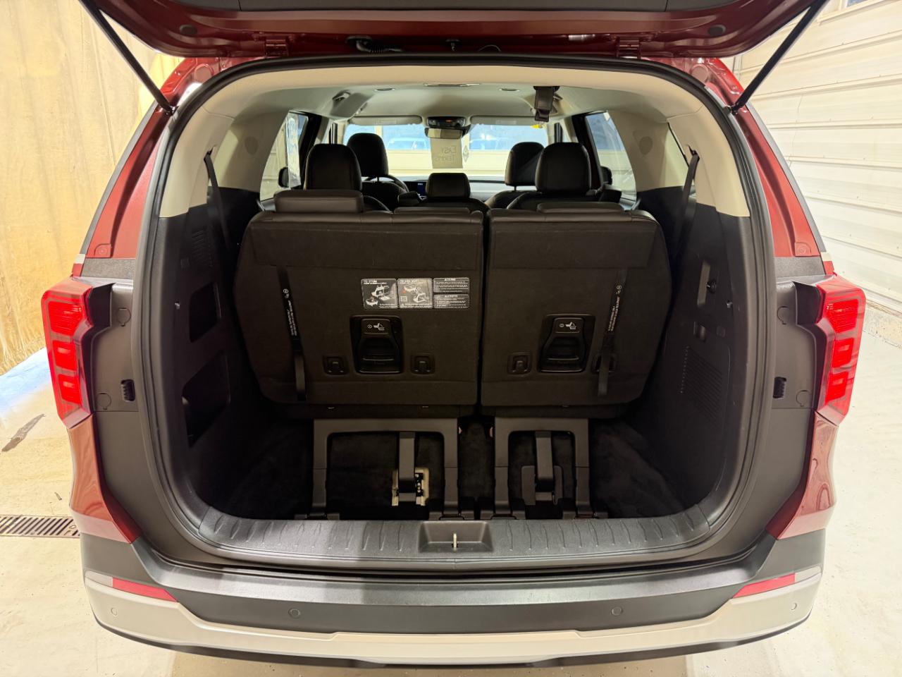 Kia Carnival LXS FWD 2025