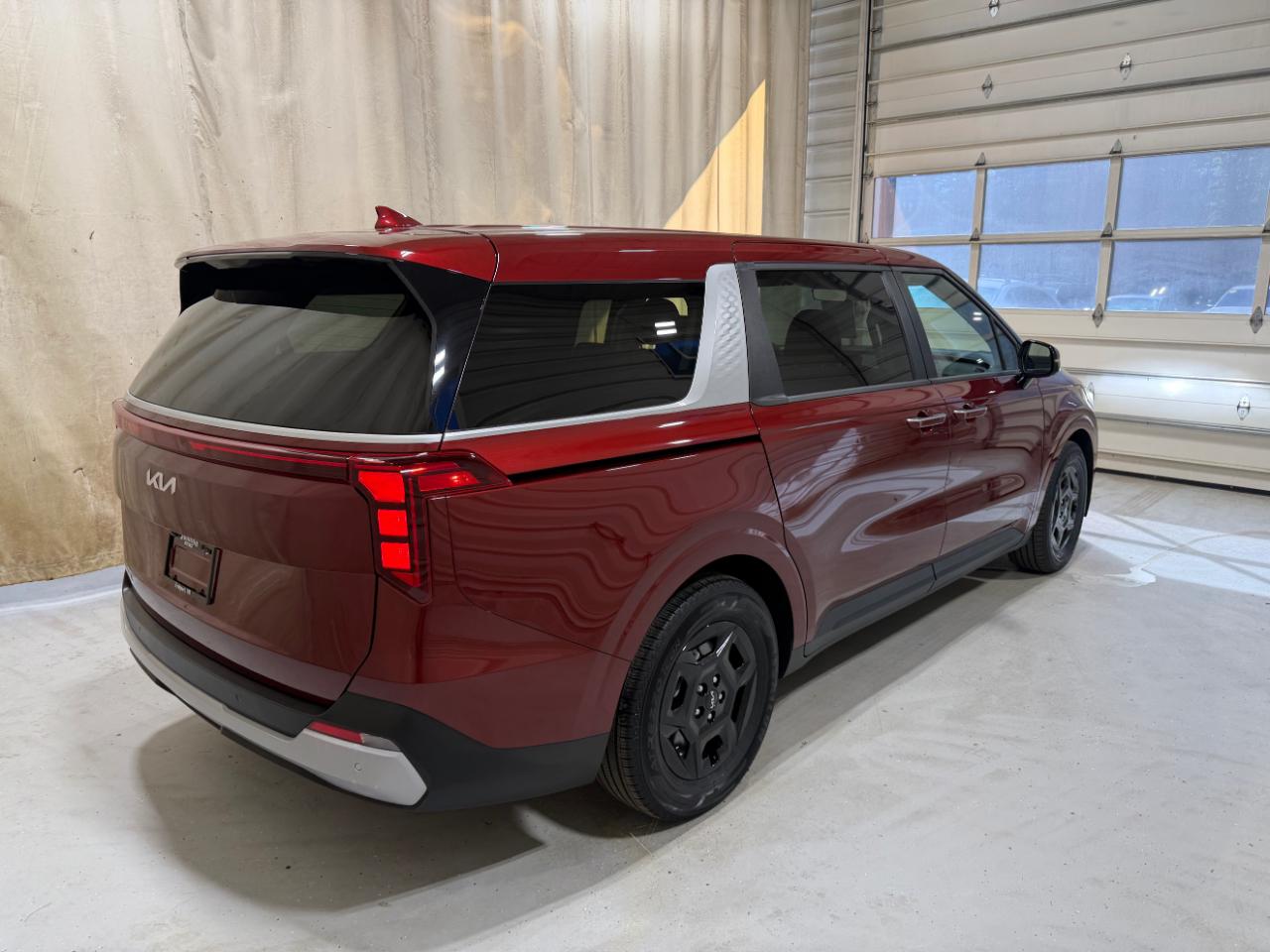 Kia Carnival LXS FWD 2025