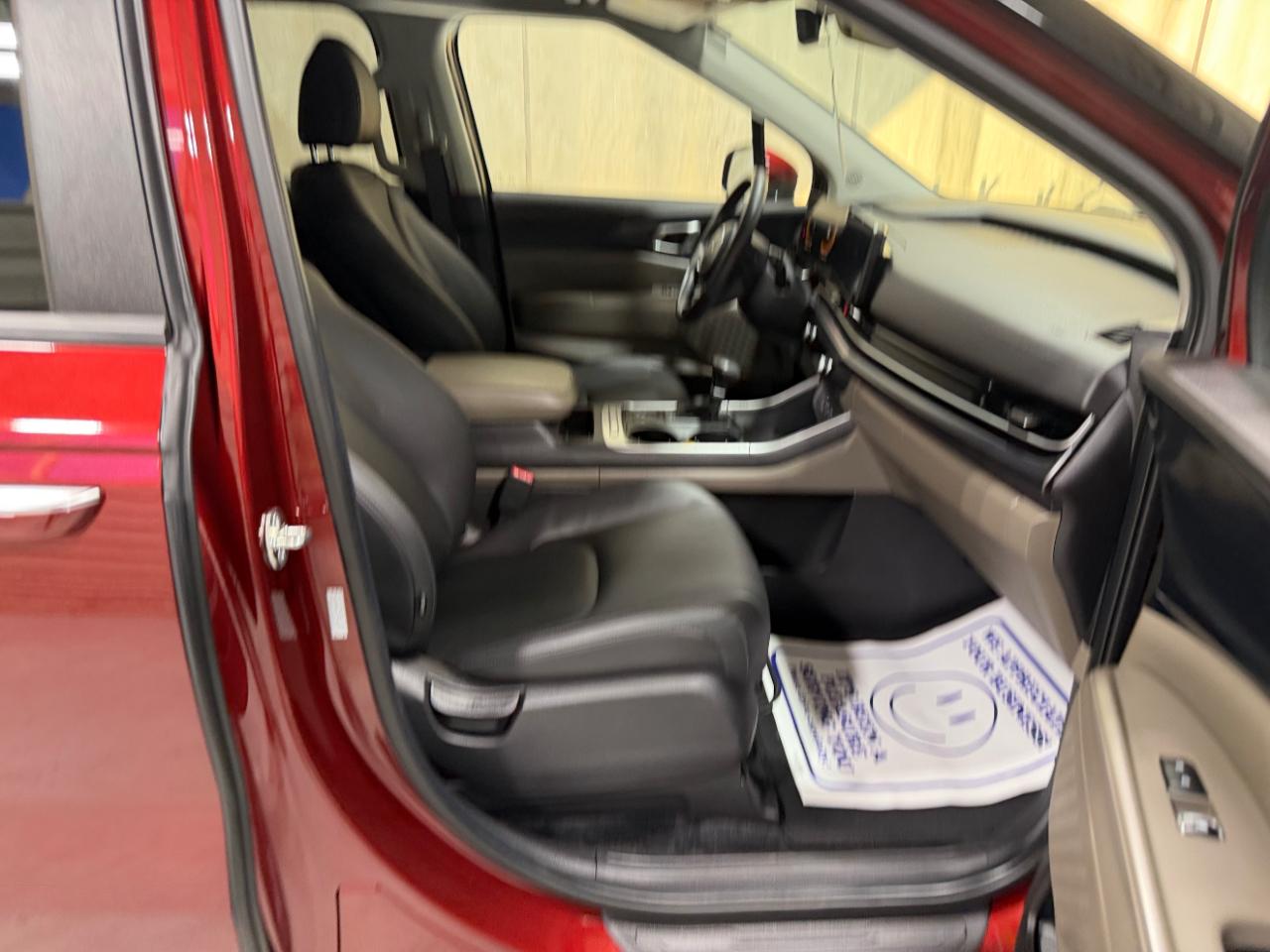 Kia Carnival LXS FWD 2025