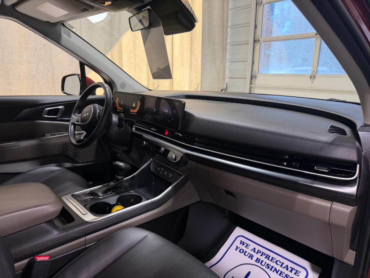 Kia Carnival LXS FWD 2025