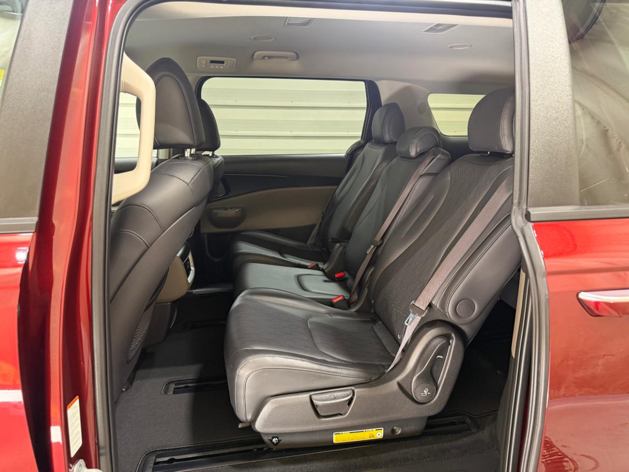 Kia Carnival LXS FWD 2025