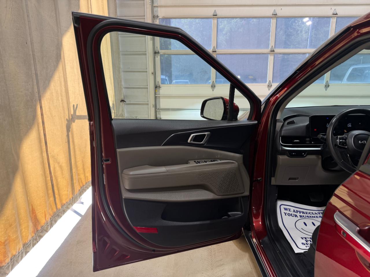 Kia Carnival LXS FWD 2025