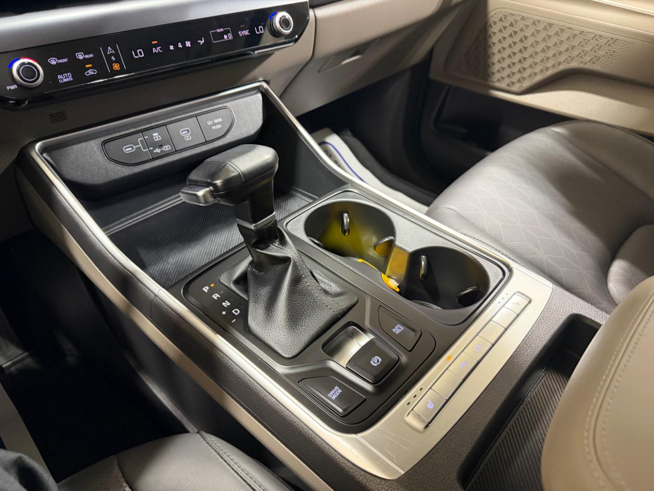 Kia Carnival LXS FWD 2025
