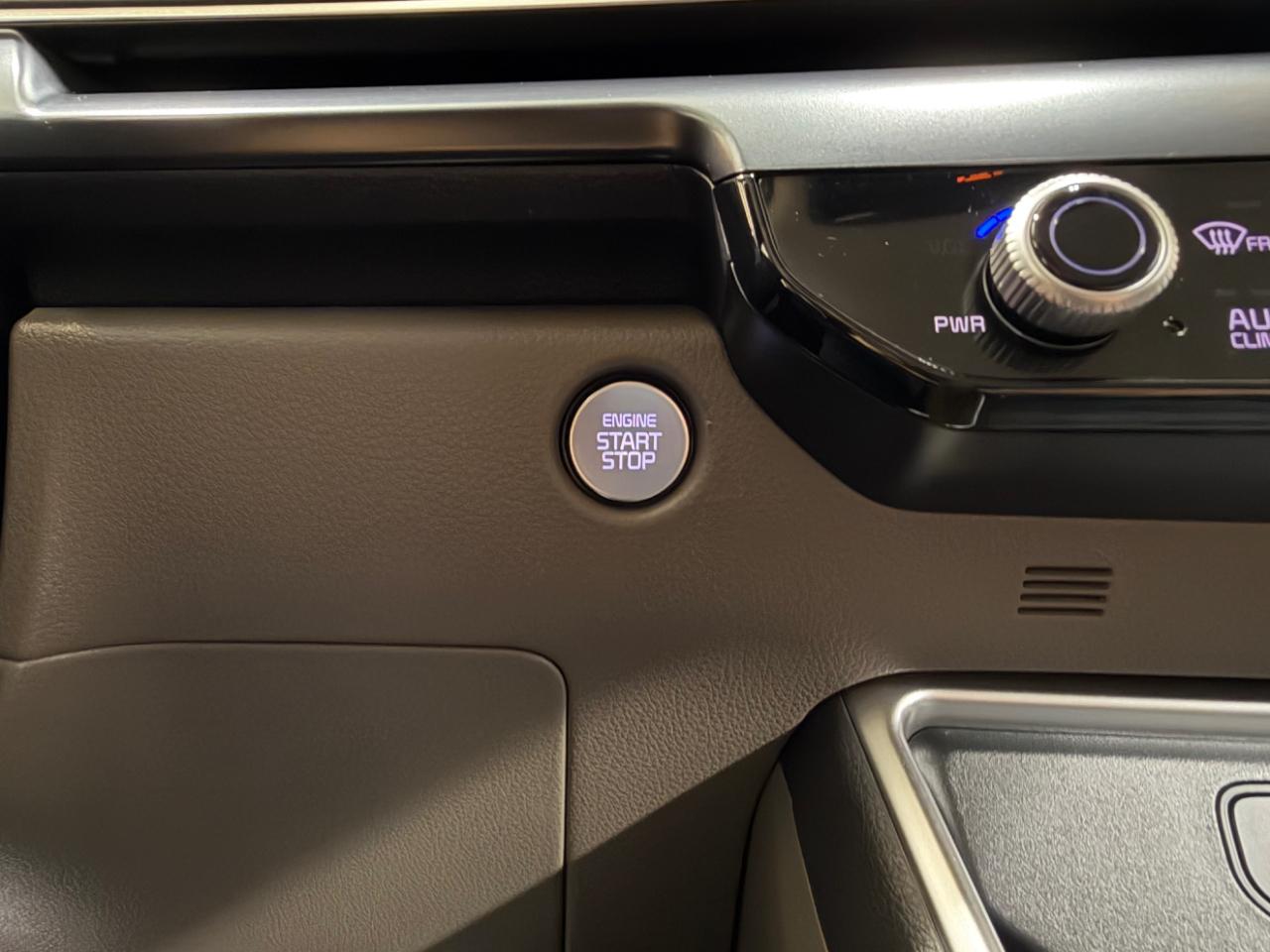 Kia Carnival LXS FWD 2025
