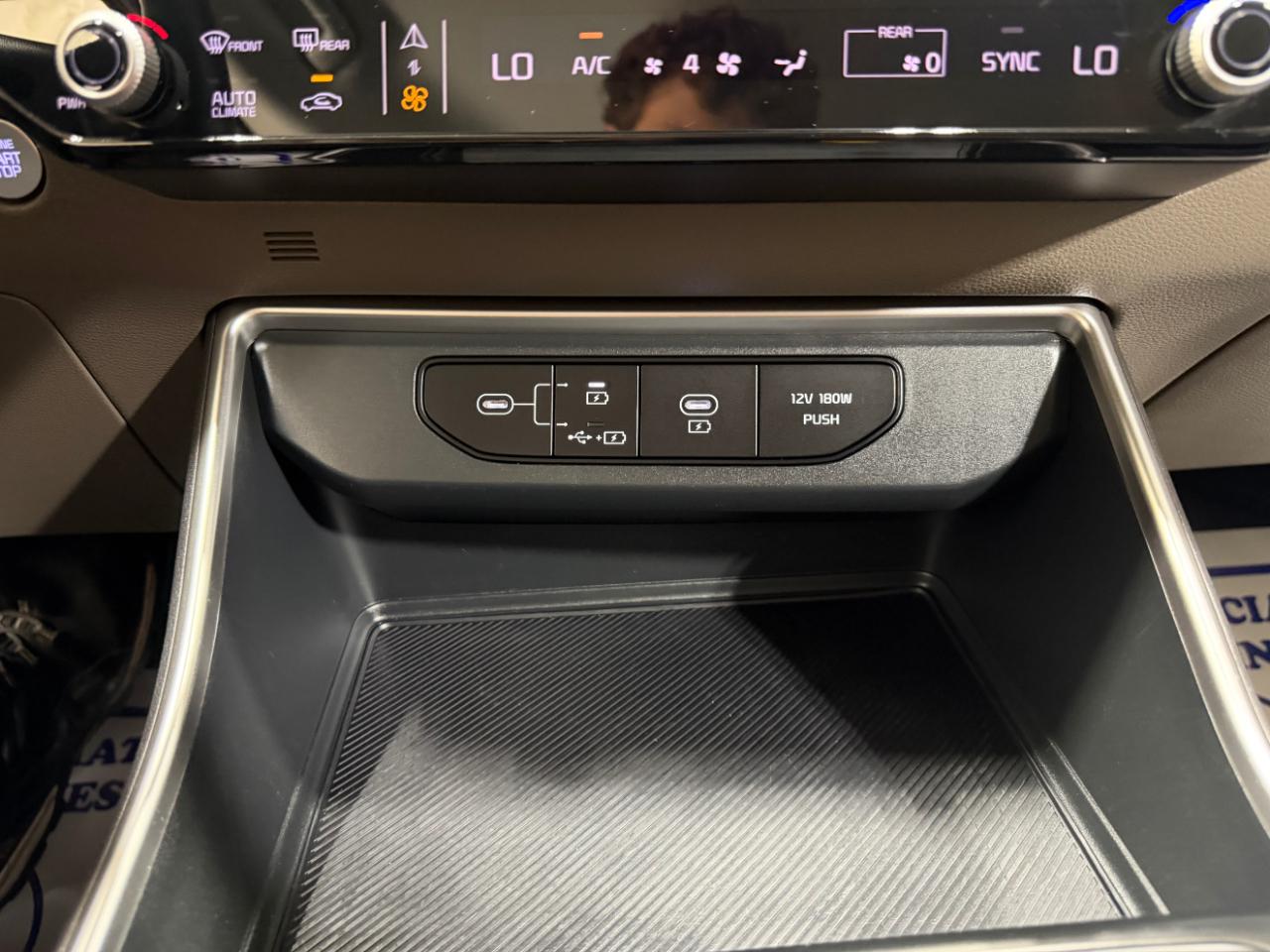 Kia Carnival LXS FWD 2025